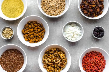 Gıda, superfoods, meyve, meyveler, fındık, tohum, malzemeler sağlıklı kahvaltı seçimi ile tablo