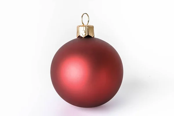 Κόκκινο στολίδι, Χριστουγεννιάτικα στολίδια που απομονώνονται σε λευκό φόντο. — Φωτογραφία Αρχείου
