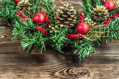 Ahşap Kapıda asılı Advent Noel çelenk