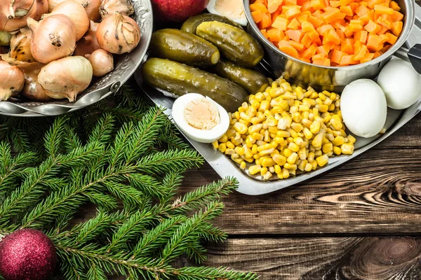Ingredientes para ensalada de verduras, concepto de cocina navideña — Foto de Stock