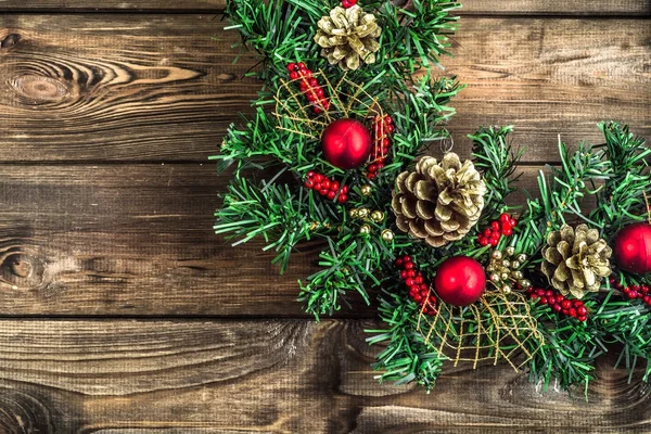 Ahşap Kapıda asılı Noel çelenk