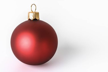 Kırmızı süsleme, Noel top beyaz arka plan üzerinde izole