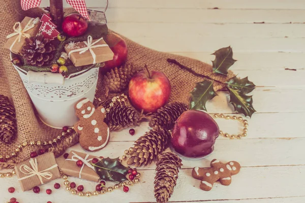 Kerstmis Achtergrond Met Cadeau Kerst Decoratie Houten Tafel Vintage Samenstelling — Stockfoto