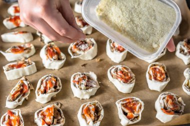 Aperatif veya meze, için pasta rulo bir doldurma ile hazırlama Şef yemek bir Noel partisi için pişirme