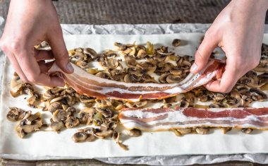 Aperatif veya meze, için pasta rulo bir doldurma ile hazırlama Şef yemek bir Noel partisi için pişirme