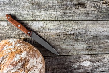 Taze pişmiş ekmek somun kavramı pişirme rustik ahşap tablo