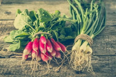 Demet-in turp ve soğan, yeşil sebzeler, yerel pazar çiftlik masaya üretmek