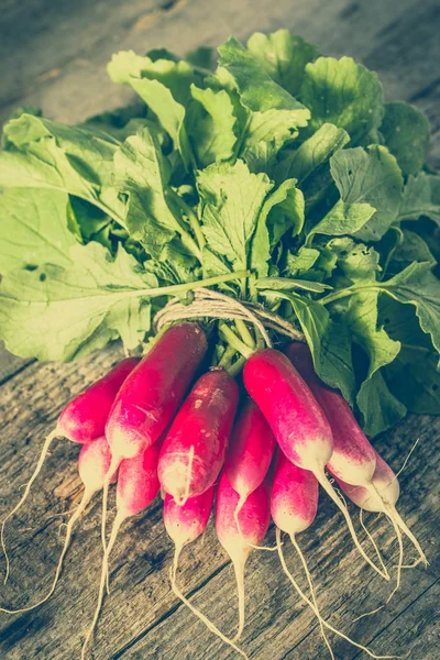 Pęczek Rzodkiewki Ekologiczne Warzywa Świeżych Produktów Lokalnego Targu — Zdjęcie stockowe
