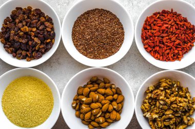 Gıda, superfoods, meyve, meyveler, fındık, tohum, malzemeler sağlıklı kahvaltı seçimi ile tablo