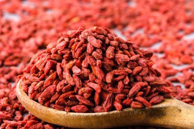 Kurutulmuş goji berry, kırmızı meyveler, Çin Tıbbı, sağlıklı gıda ve vitamin superfood kavramının tam kuru meyve