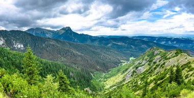 Yüksek dağlar, panoramik manzaraya sahip