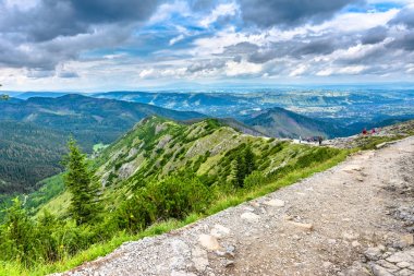 Zakopane, Polonya - 16 Ağustos 2016: Tatra Dağları, yürüyüşçüler tur, Zakopane, Polonya ile hiking trail