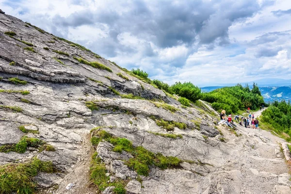 Zakopane Poland August 2016 Group Hikers Hiking Trail Mountains Landscape — Stock Photo, Image