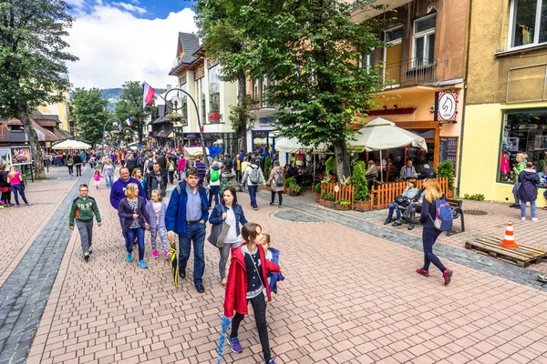 Zakopane Polen August 2016 Menschenmenge Auf Der Krupowki Straße Touristen — Stockfoto