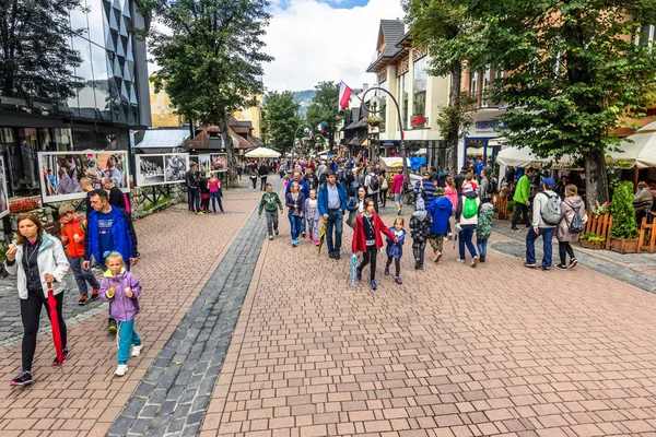 Zakopane Polen August 2016 Menschenmenge Auf Der Krupowki Straße Touristen — Stockfoto