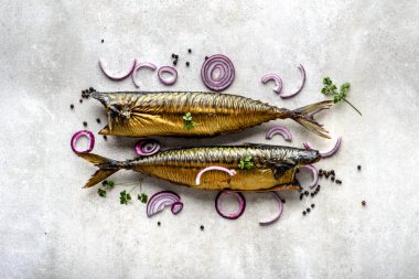 Füme uskumru, ile omega 3 yağ, masasına yemek bar balık.