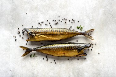 Füme uskumru, ile omega 3 yağ, masasına yemek bar balık.