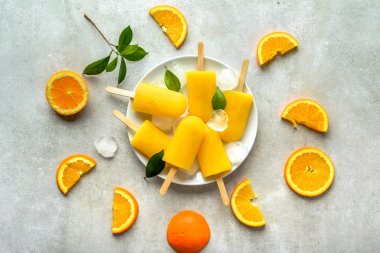 Turuncu çubuklu dondurmayı. Ev yapımı buz babalık, Tepegöz, düz yatıyordu