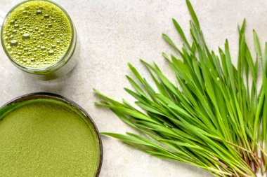 Arpa çim yeşil içecek yer. Organik vegan diyet, detoks superfood kavramı