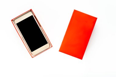 İzole cep telefonu, kutusu ile smartphone ile siyah ekran ve dokunmatik ekran, kablosuz aygıt kavramı