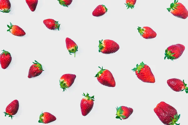 Verse aardbeien, fruit patroon, naadloze achtergrond, minimale creatieve voedsel concept — Stockfoto