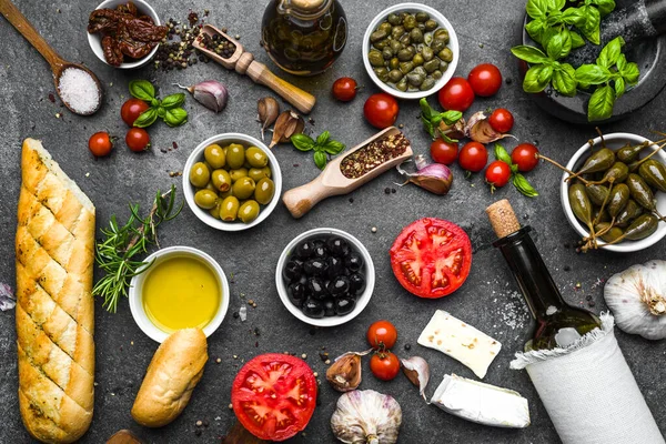 Ingredientes frescos de la comida italiana, dieta mediterránea, fondo — Foto de Stock