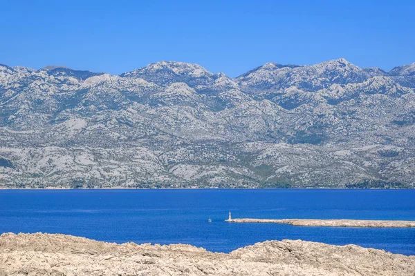 克罗地亚达尔马提亚帕格岛附近的亚得里亚海蓝色泻湖-克瓦尔纳湾 — 图库照片