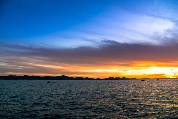 Deniz aşırı gün batımı manzaralı arka plan, Zadar, Dalmaçya, Hırvatistan ve Avrupa plajlarından manzara