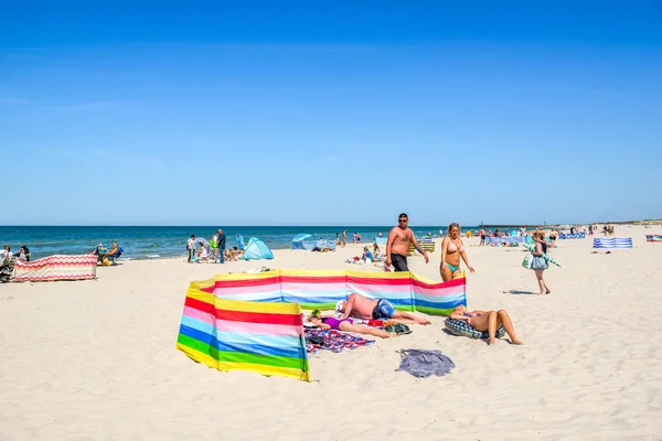 Leba Pologne Juin 2019 Bains Soleil Sur Plage Sable Mer — Photo