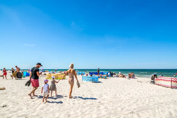 Leba Poland Junho 2019 Pessoas Praia Conceito Férias Verão Com — Fotografia de Stock