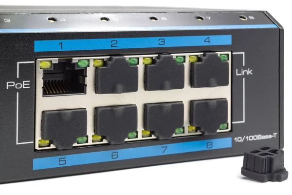 Ethernet üzerinden güç anahtarı üzerinde beyaz bir arka plan