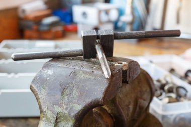 Makine dokunun iç iş parçacığı kesme