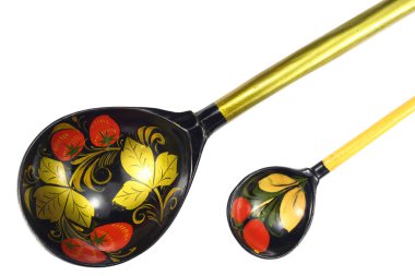 Beyaz arka plan üzerinde izole işlemeli eski tahta kaşığı