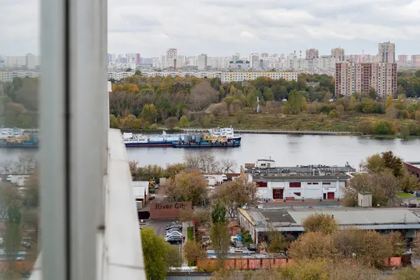 Landscape of city quarter in cloudy autumn day — Stock Photo, Image