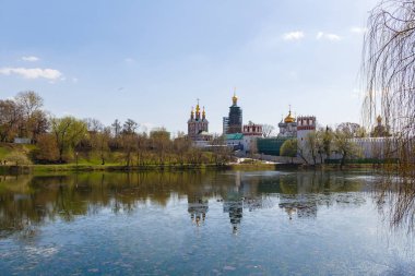 Novodevichy Manastırı, Bolşoy Novodevichy gölet görünümden. Moscow, Rusya Federasyonu