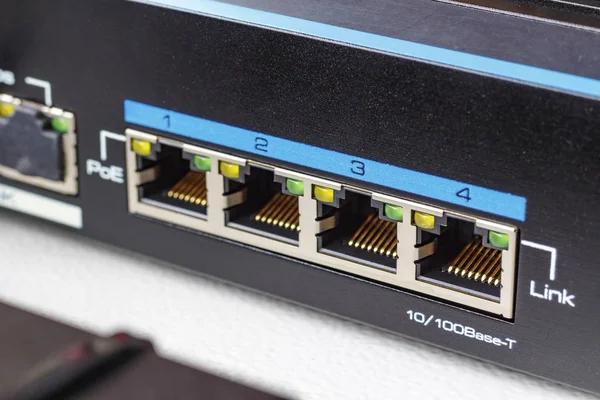 Poe işlevi closeup ile Ethernet anahtar bağlantı noktaları