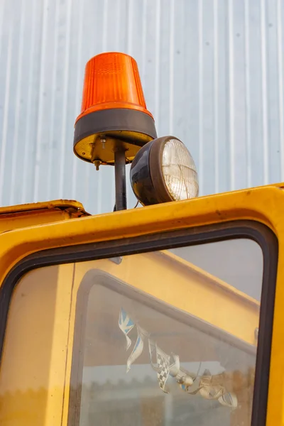 Orange blinkande fyr på en gaffeltruck lastbil närbild — Stockfoto