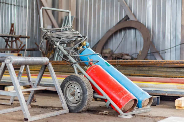 Gassvetsning utrustning i församlingen verkstaden — Stockfoto