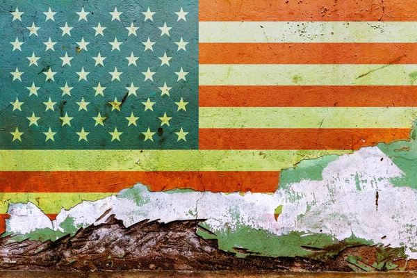 Amerikai zászló festett egy betonfalnak. Amerikai Egyesült Államok zászlaja. Texturált absztrakt háttér — Stock Fotó