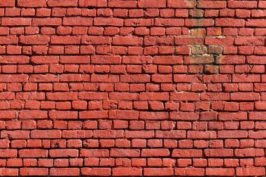 Kırmızı tuğla duvar eski yıpranmış. Arka plan