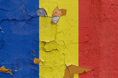 Yıpranmış bir beton duvara boyalı Romanya bayrağı