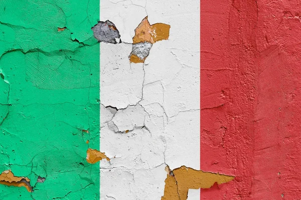 Itálie vlajka na zvětralých betonových zdí — Stock fotografie