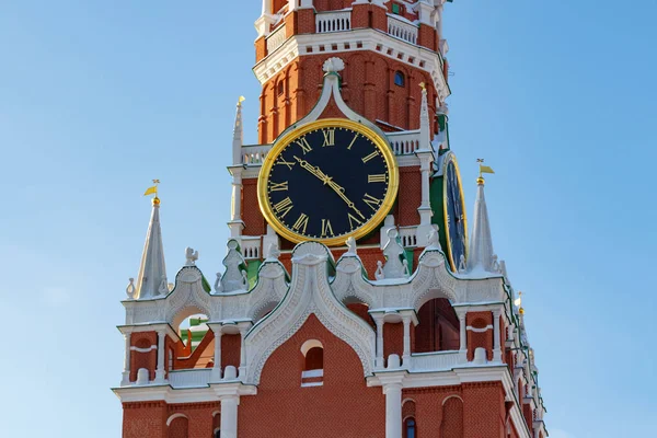 莫斯科, 俄罗斯-2018年2月01日: 莫斯科克里姆林宫 Spasskaya 塔的钟声特写。莫斯科克里姆林宫在冬天 — 图库照片