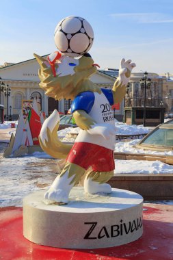 Moskova, Rusya - 14 Şubat 2018: Kurt Zabivaka Şampiyonası FIFA Dünya Kupası Rusya 2018 Manezhnaya kare Moskova'da resmi maskotu