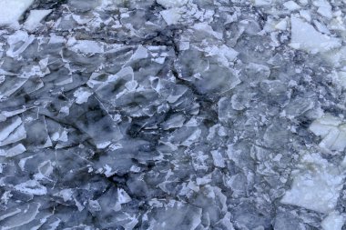 Buz nehir yüzeyinde kışın kırık. Buzlar doku
