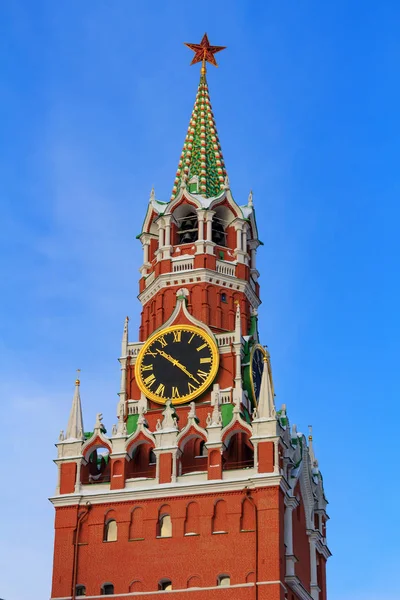 历史地标 Spasskaya 塔在红色正方形。莫斯科克里姆林宫冬季 — 图库照片
