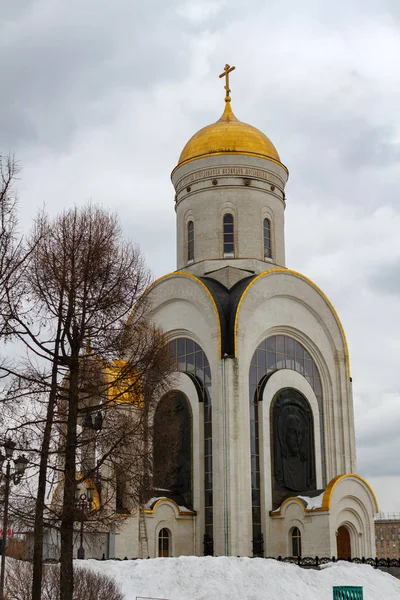 Moscou, Rússia - 22 de março de 2018: Igreja de São Grande Mártir Jorge, o Vitorioso em Poklonnaya Hill no inverno — Fotografia de Stock