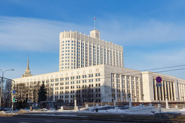 Μόσχα, Ρωσία - 25 Μαρτίου 2018: Σπίτι κυβέρνηση κτίριο της Ρωσικής Ομοσπονδίας στη Μόσχα — Φωτογραφία Αρχείου