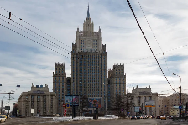 Moscou, Russie - 25 mars 2018 : Bâtiment du Ministère des Affaires étrangères de la Fédération de Russie sur le boulevard Smolensky — Photo