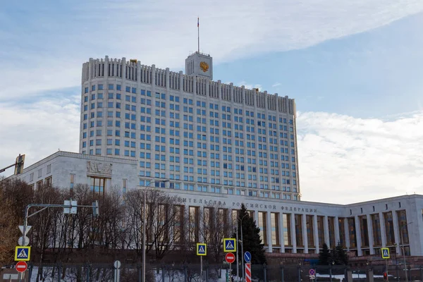 Moscou, Russie - 25 mars 2018 : Construction de la Maison du gouvernement de la Fédération de Russie sur le remblai de Krasnopresnenskaya — Photo